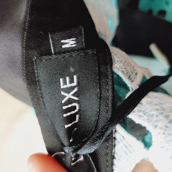 Liza Luxe Lace Midi Dress Size Medium NWT - Picture 7 of 10